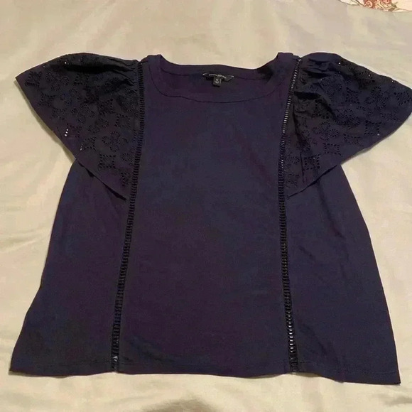 Banana Republic Black Eyelet Flutter Sleeve Shirt Top in Size Medium. - Picture 5 of 11